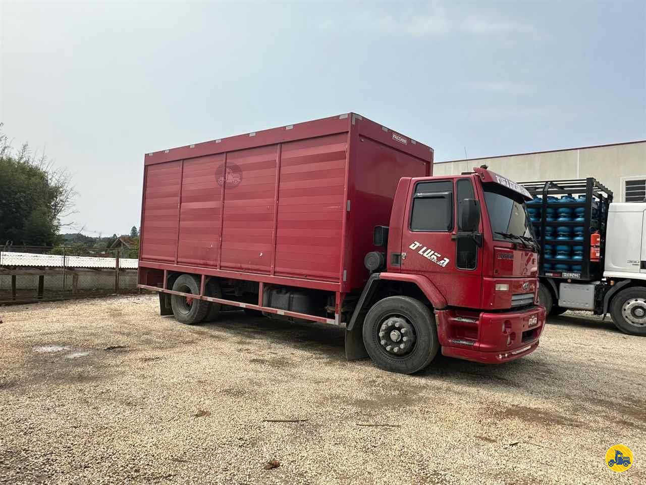 CARROCERIA SOBRE CHASSI  TOCO BAU BEBIDAS Coroa Implementos Rodoviários CURITIBA PARANÁ PR